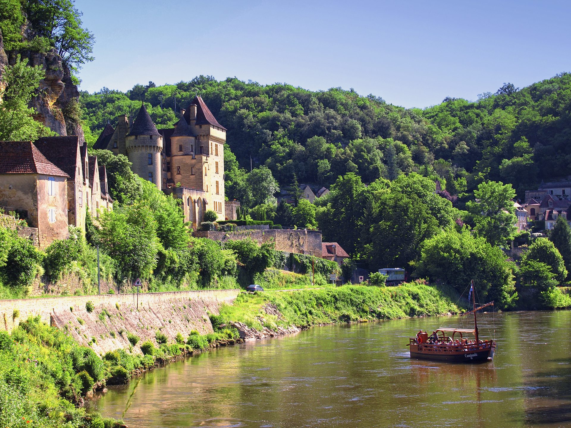 Le château de la Malartrie au-dessus de la Dordogne